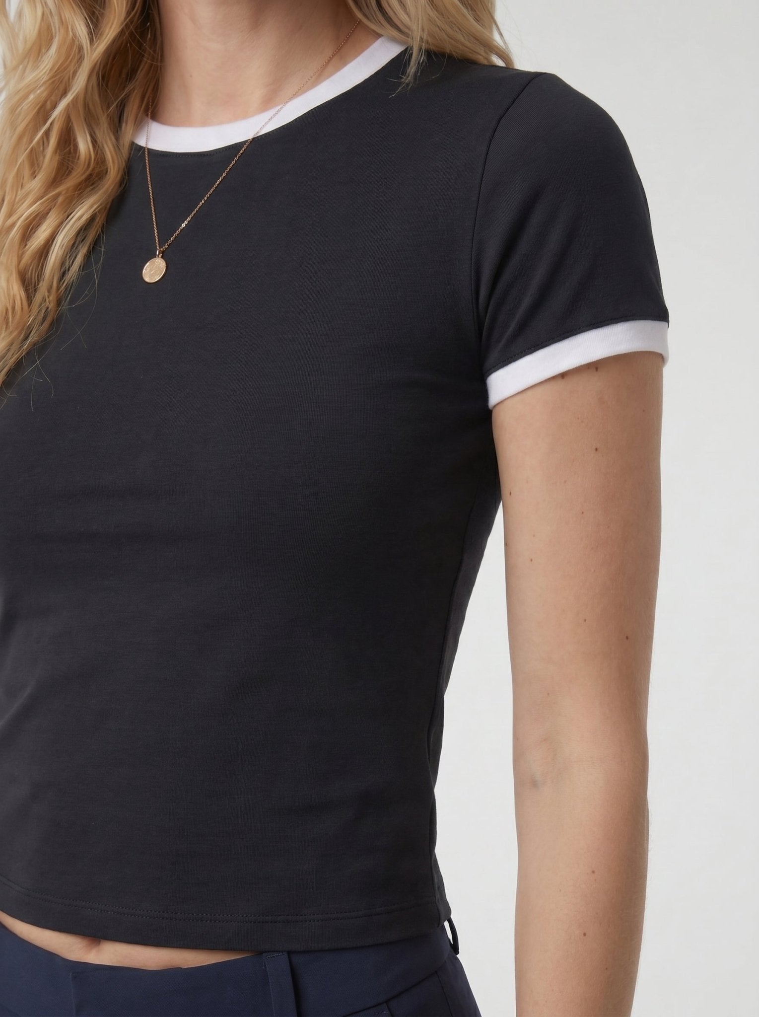 YUCOLEN Women Slim Fit Color Block Crop Top - High Stretch Athletic Shirt in Black