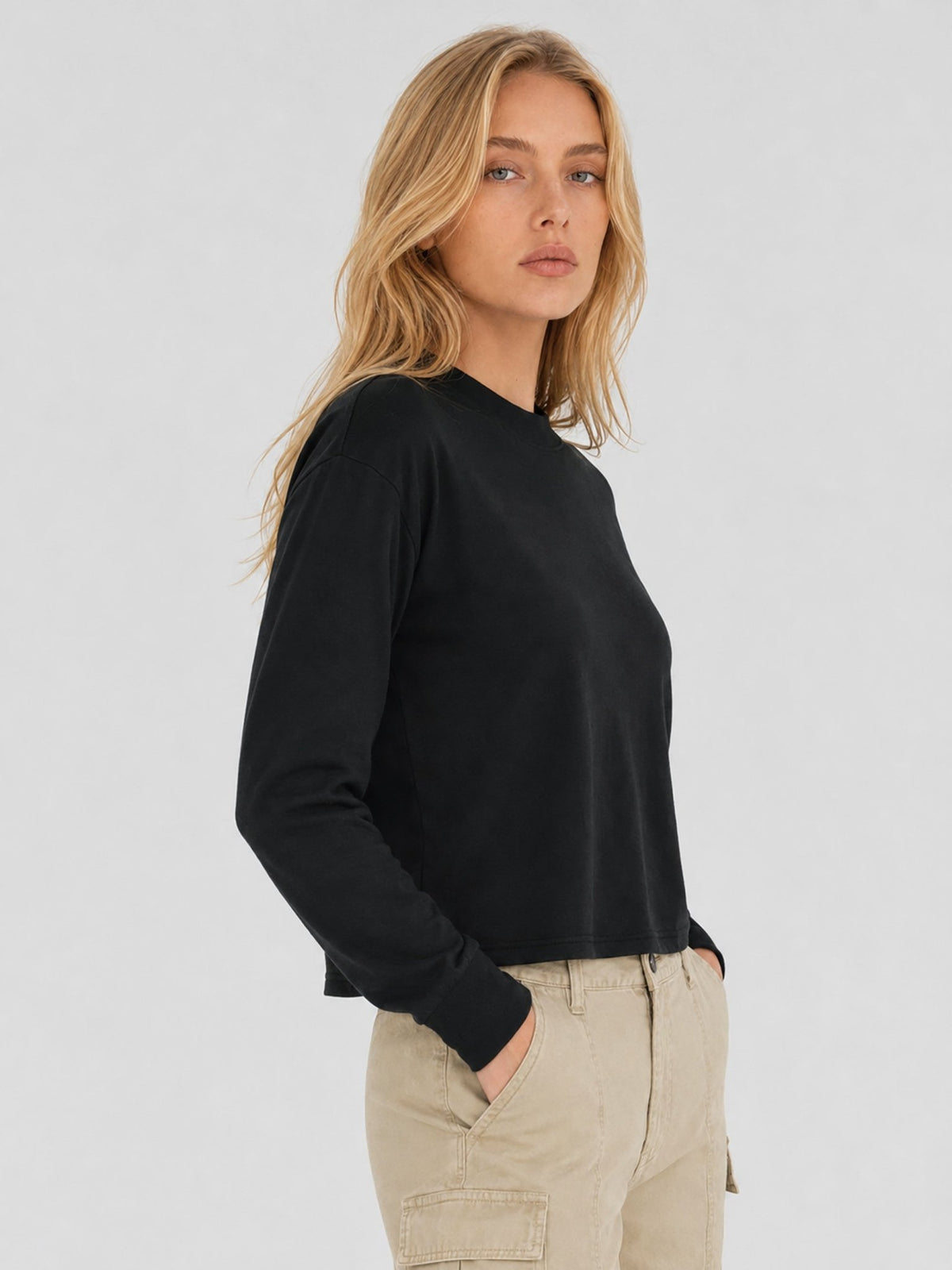 YUCOLEN Women's Breathable Cotton Blend Long Sleeve Crewneck Cropped Top in Black