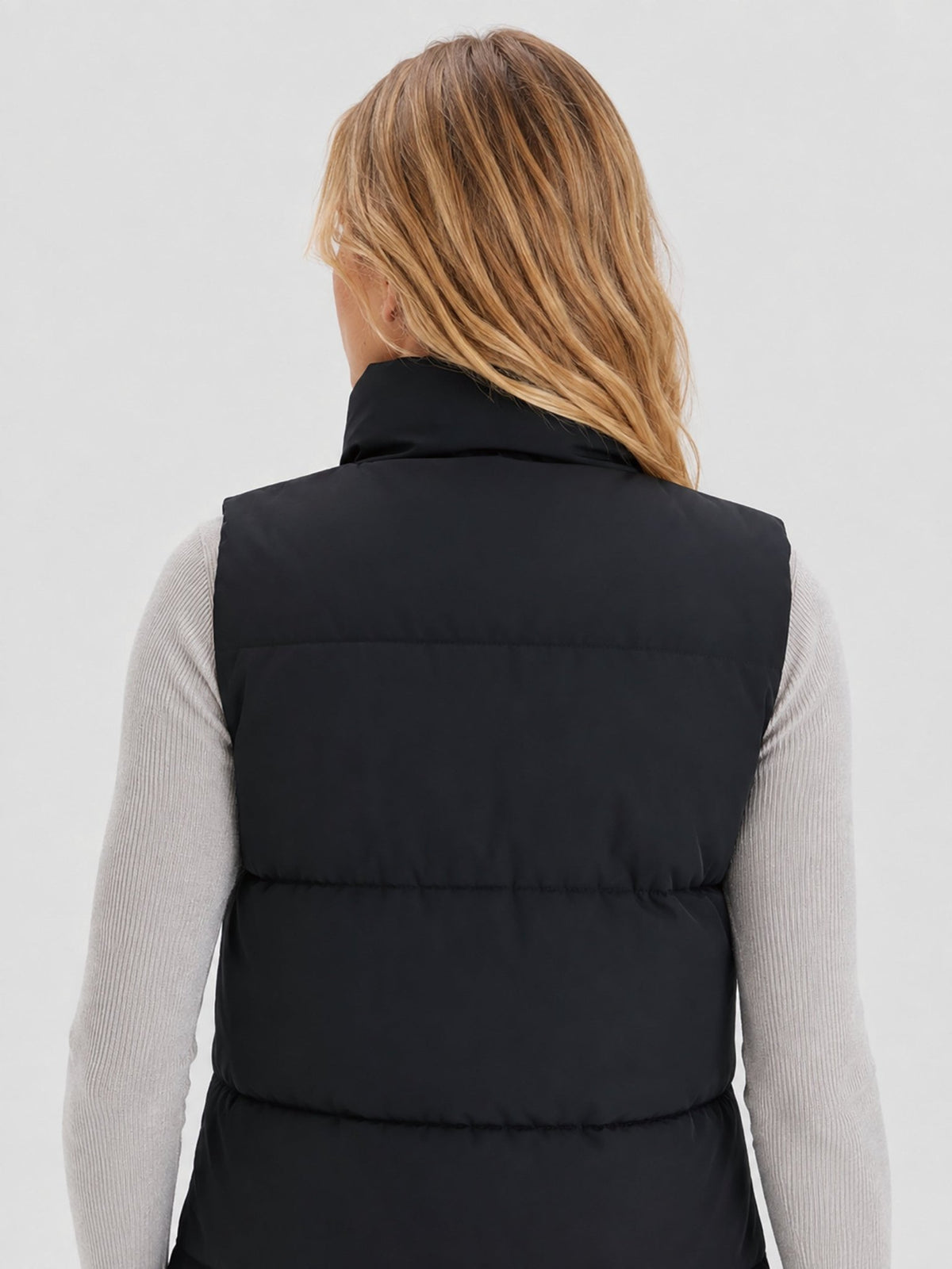 YUCOLEN Women's Lightweight Duck Down Puffer Vest Stand Collar Sleeveless Jacket in Black