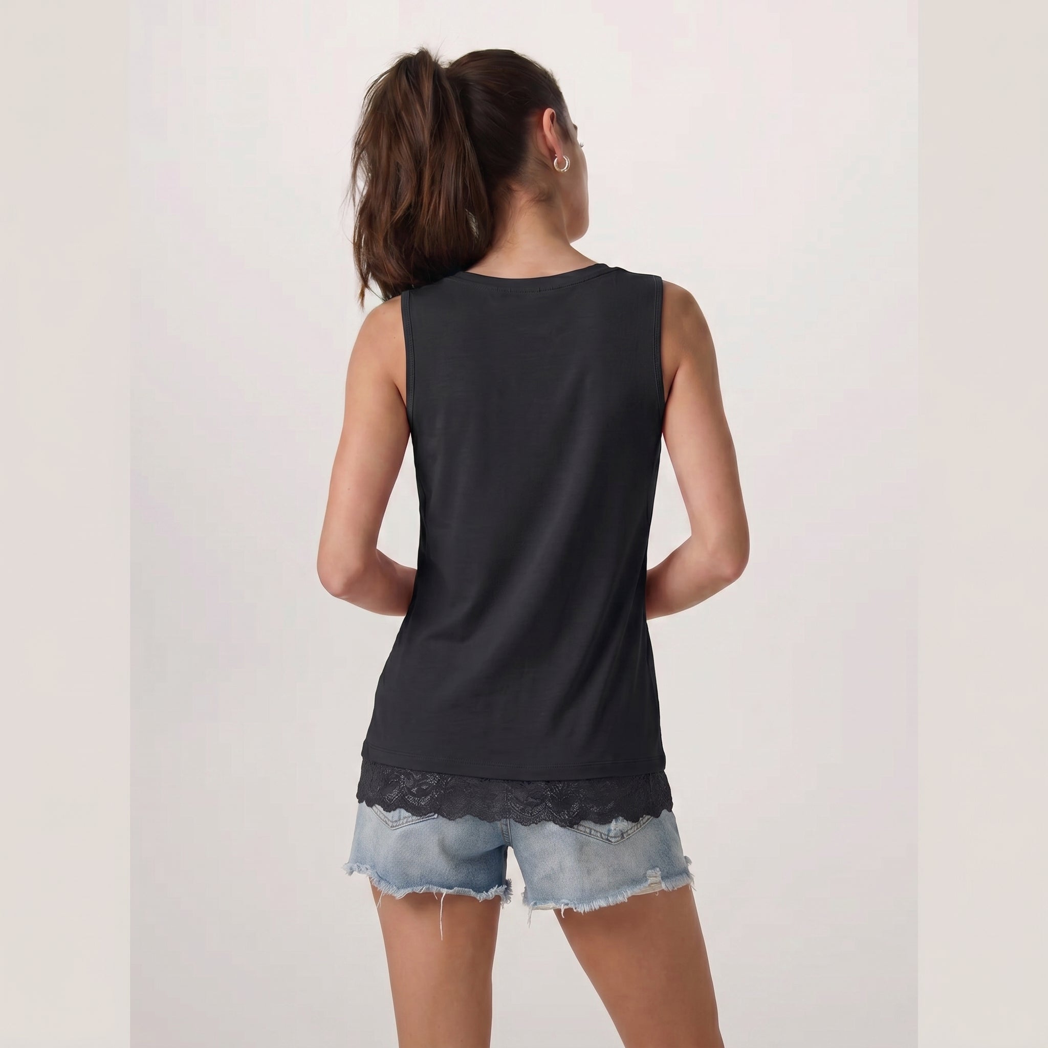 YUCOLEN Women's Lightweight Sleeveless Tank Top - Stretch Workout Shirt in Black