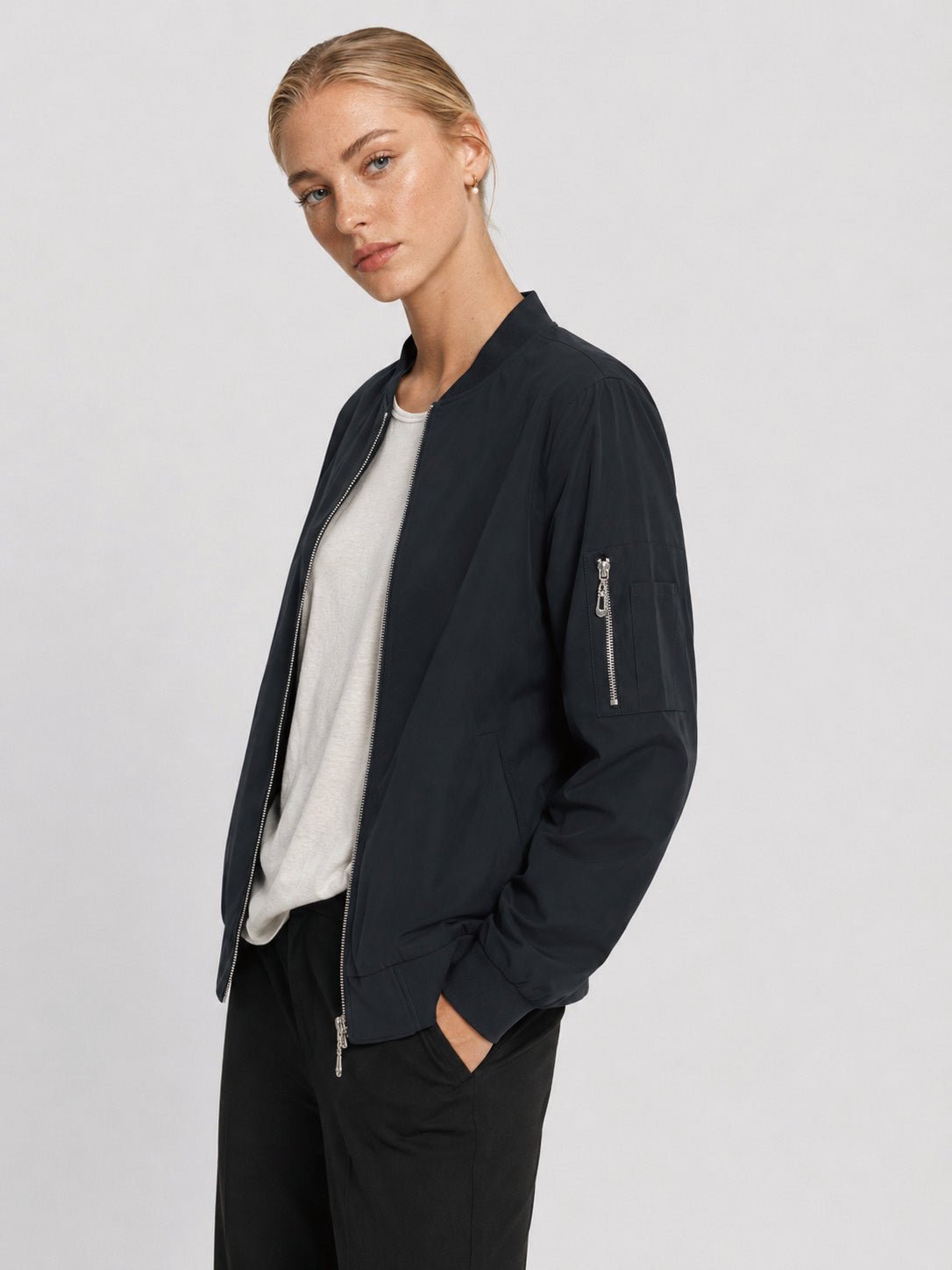 YUCOLEN Women's Lightweight Water Resistant Bomber Jacket 5-Pocket Utility Windbreaker in Black