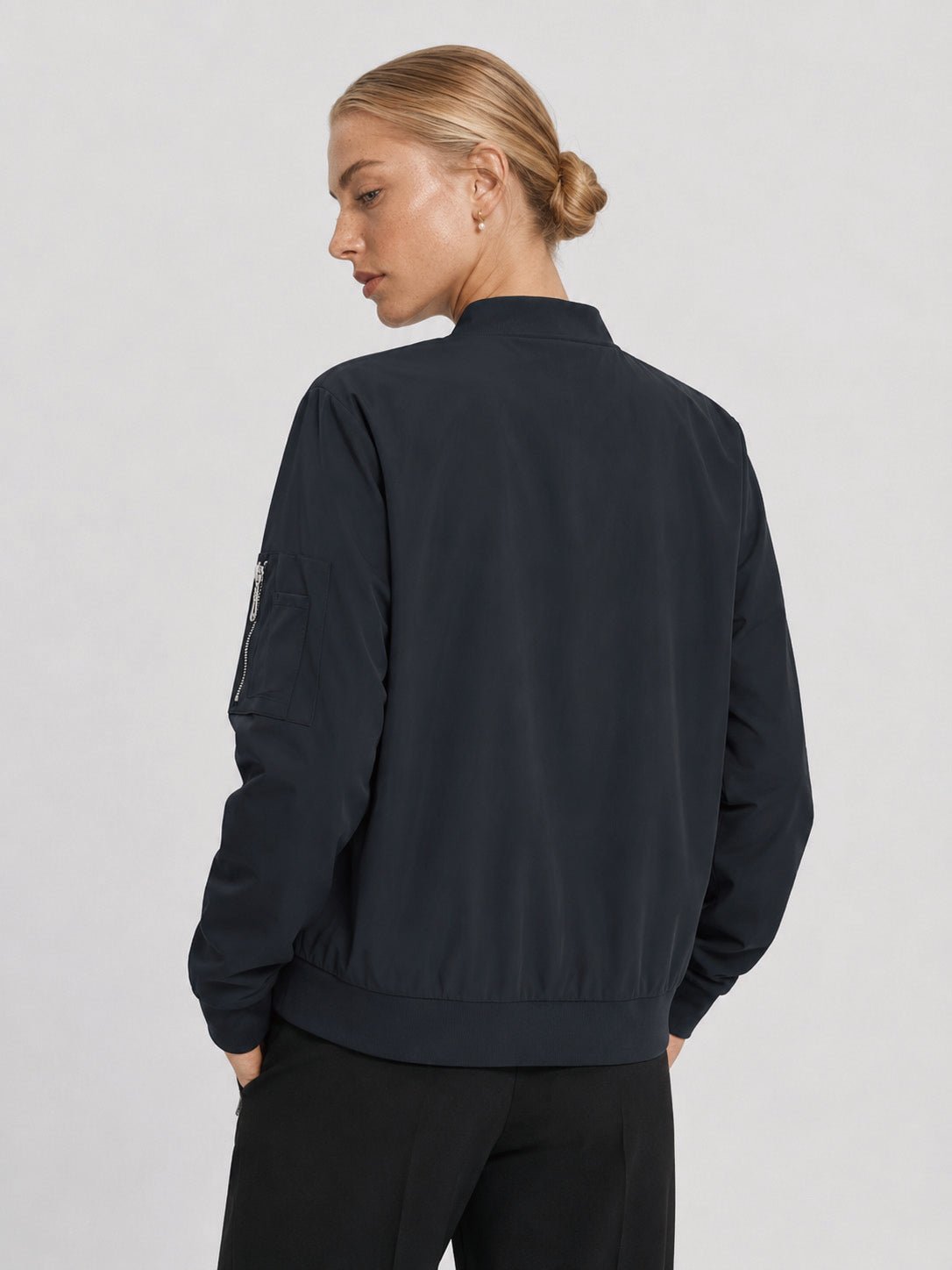 YUCOLEN Women's Lightweight Water Resistant Bomber Jacket 5-Pocket Utility Windbreaker in Black