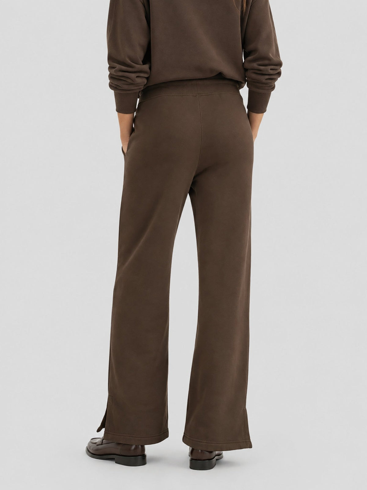YUCOLEN Women's Fleece Lined Wide Leg Sweatpants Thermal Cotton Lounge Pants with Side Slits in Dark Brown