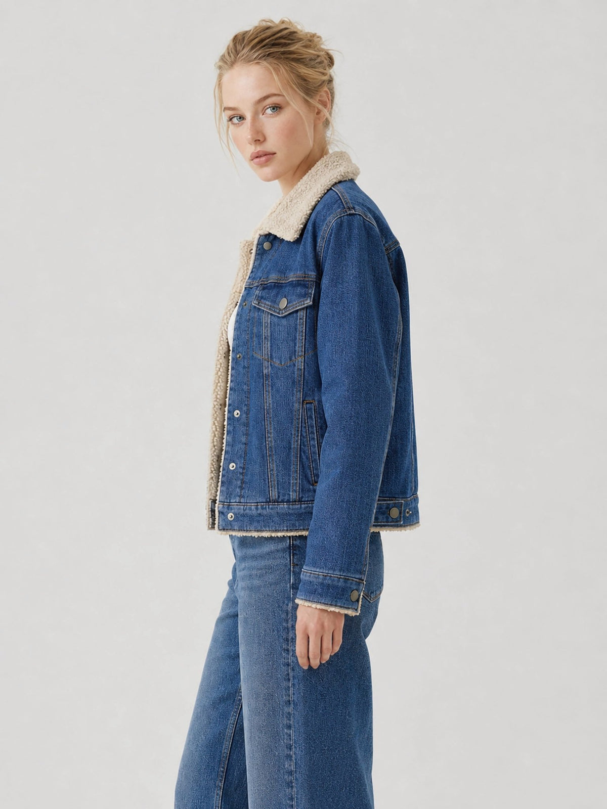 YUCOLEN Women's Warm Sherpa Lined Denim Jacket with Fleece Collar and Pockets in Denim Blue