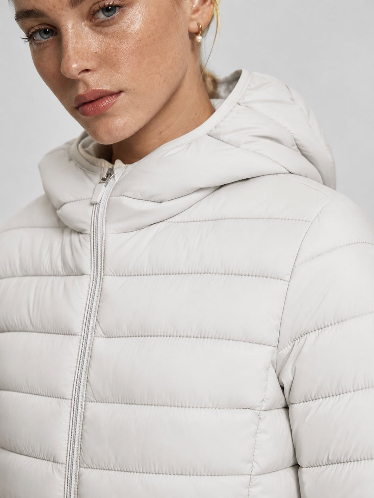 YUCOLEN Women Lightweight Hooded Jacket Water-Resistant Quilted Outdoor Coat in White