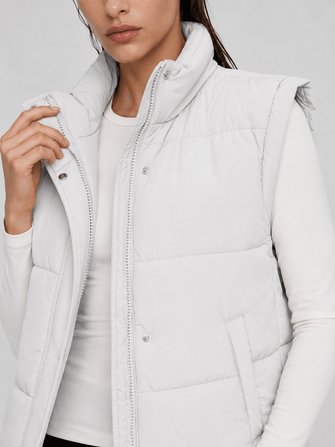 YUCOLEN Women's Cropped Puffer Vest Lightweight Windproof Insulated Gilet with Pockets in White