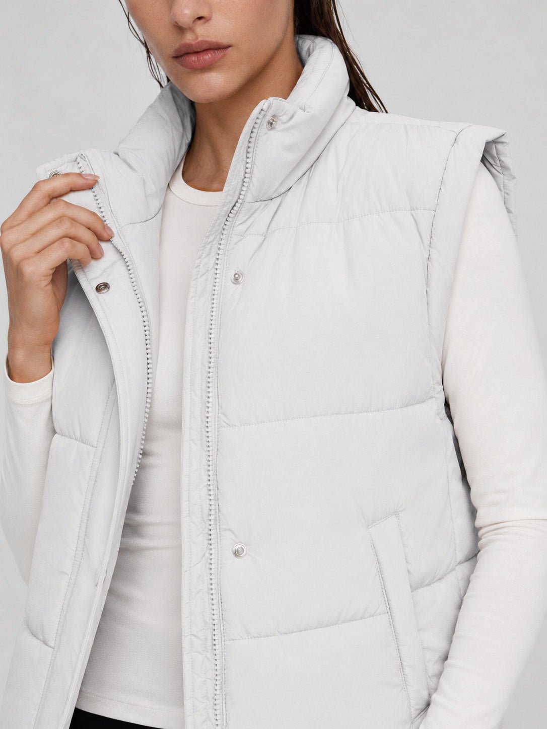 YUCOLEN Women's Cropped Puffer Vest Lightweight Windproof Insulated Gilet with Pockets in White