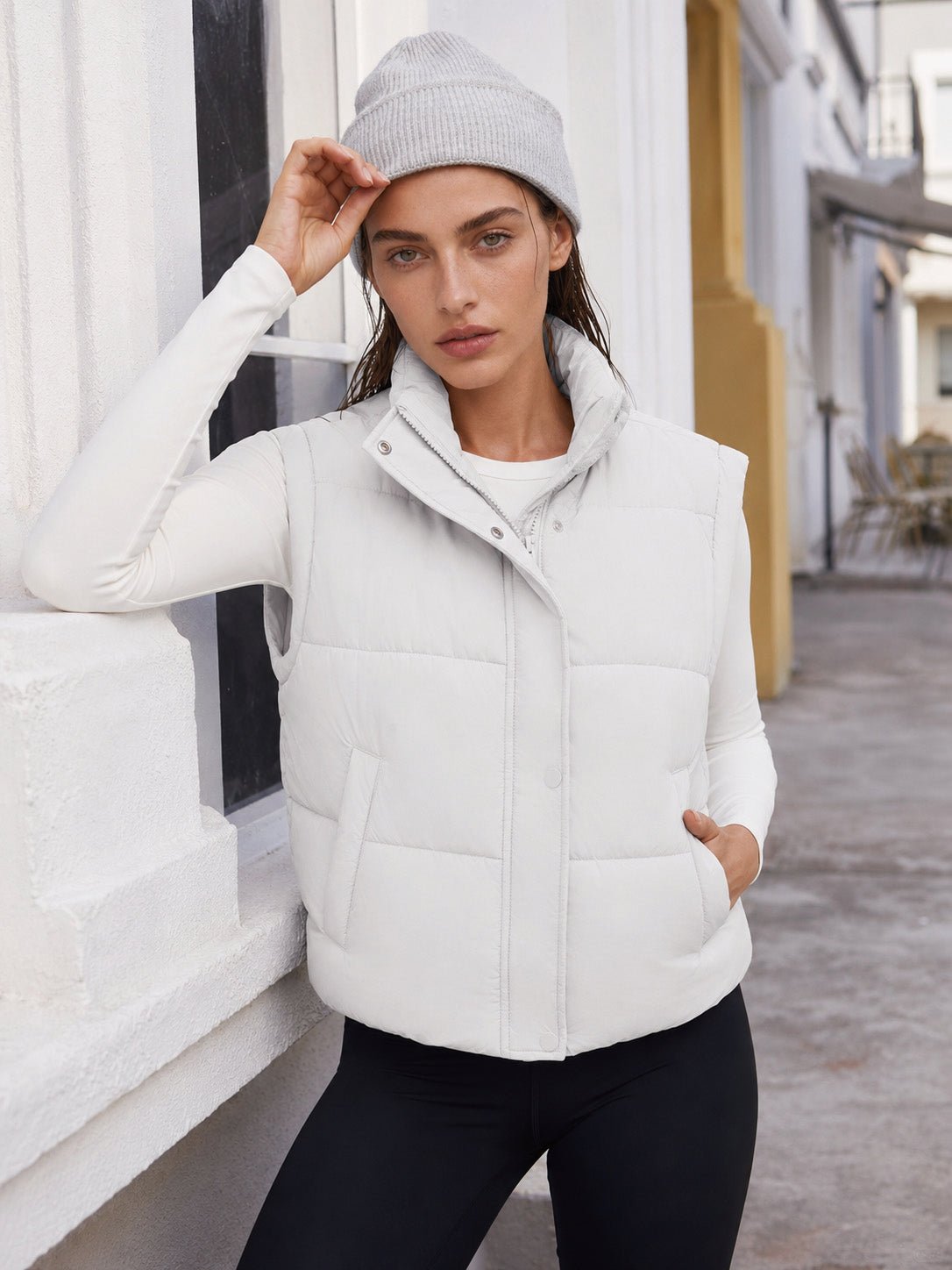 YUCOLEN Women's Cropped Puffer Vest Lightweight Windproof Insulated Gilet with Pockets in White