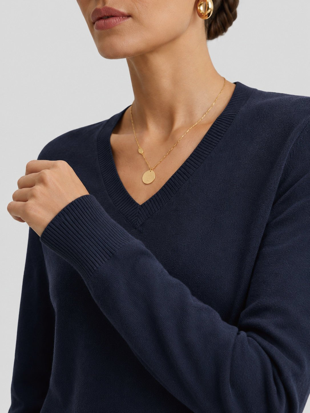 YUCOLEN Women's V Neck Lightweight Sweater Soft Artificial Wool Blend Pullover Top in Navy