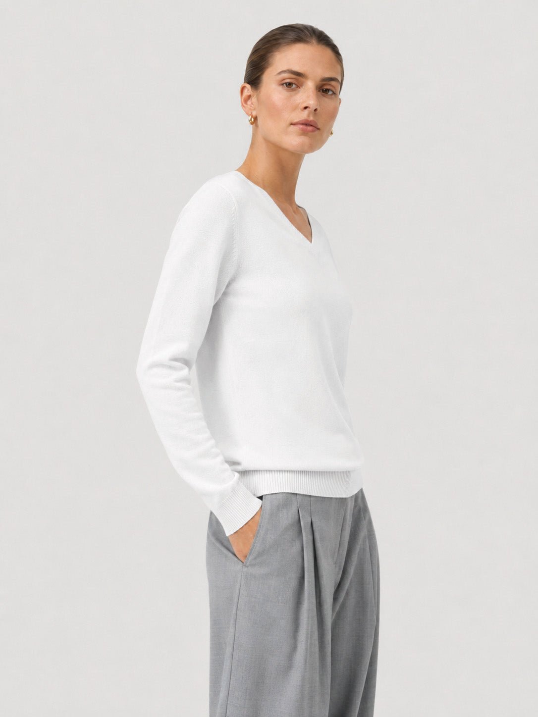 YUCOLEN Women's V Neck Lightweight Sweater Soft Artificial Wool Blend Pullover Top in White