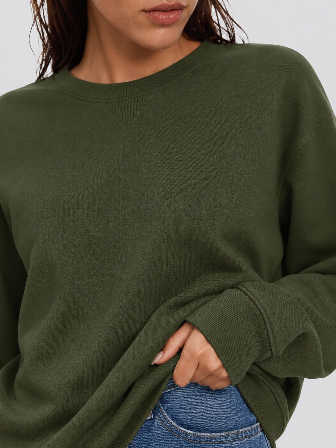 YUCOLEN Women's Fleece Lined Crewneck Sweatshirt with Thumb Holes Loose Fit Pullover in Army Green