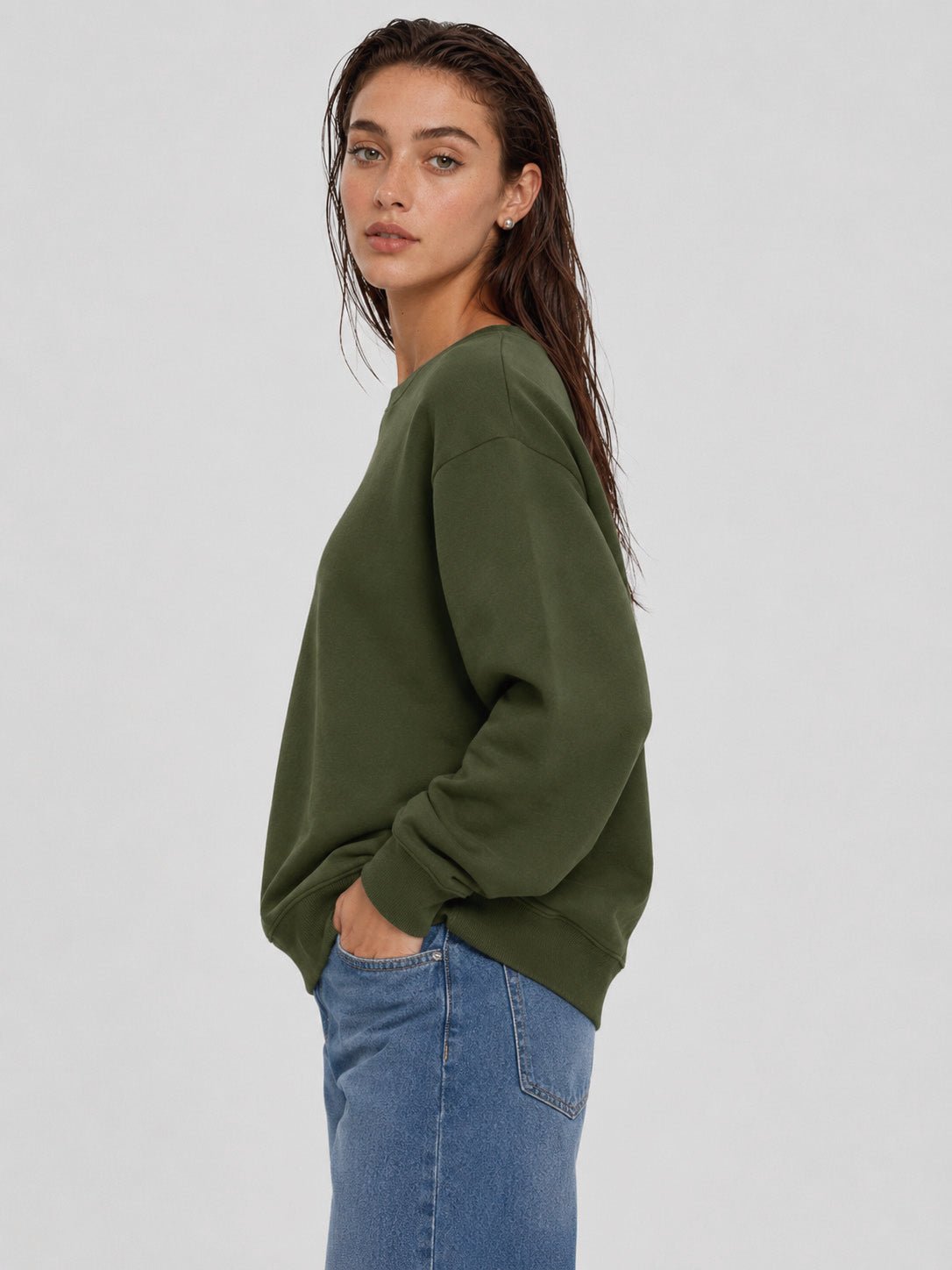YUCOLEN Women's Fleece Lined Crewneck Sweatshirt with Thumb Holes Loose Fit Pullover in Army Green