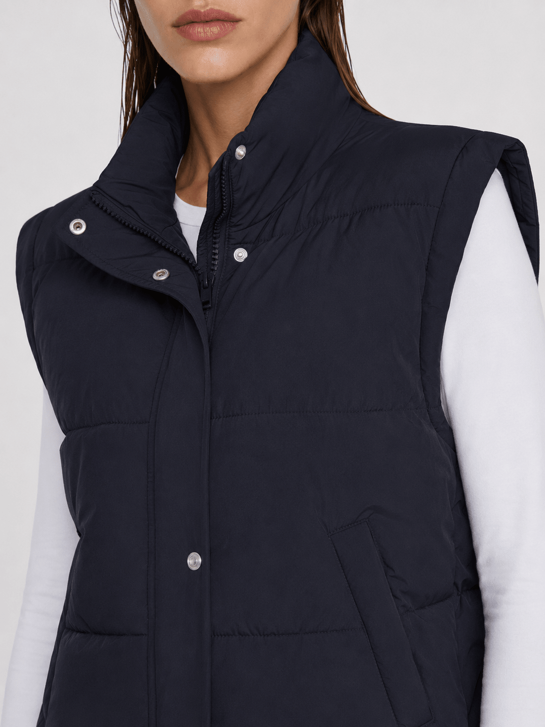 YUCOLEN Women's Cropped Puffer Vest Lightweight Windproof Insulated Gilet with Pockets in Black