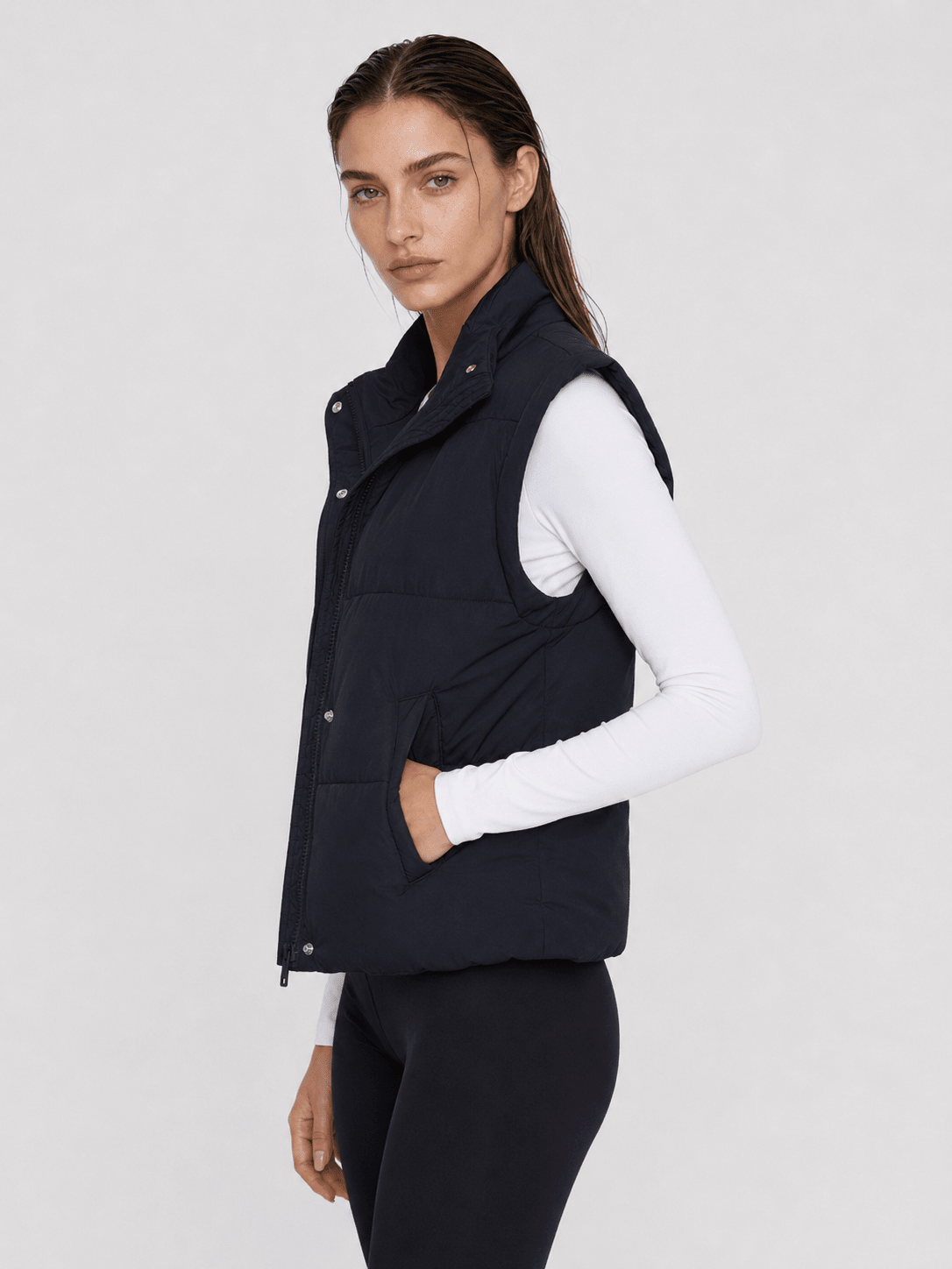 YUCOLEN Women's Cropped Puffer Vest Lightweight Windproof Insulated Gilet with Pockets in Black