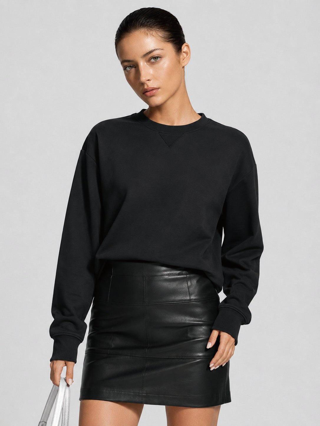 YUCOLEN Women's Fleece Lined Crewneck Sweatshirt with Thumb Holes Loose Fit Pullover in Black