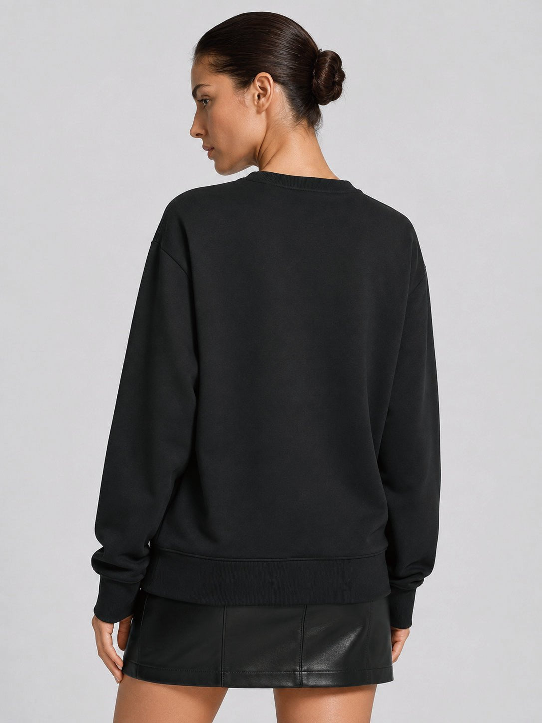 YUCOLEN Women's Fleece Lined Crewneck Sweatshirt with Thumb Holes Loose Fit Pullover in Black