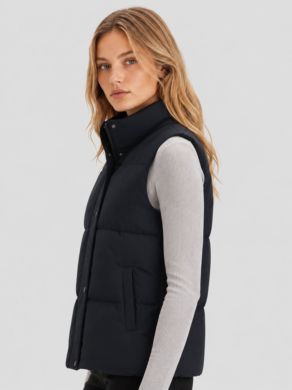 YUCOLEN Women's Lightweight Duck Down Puffer Vest Stand Collar Sleeveless Jacket in Black