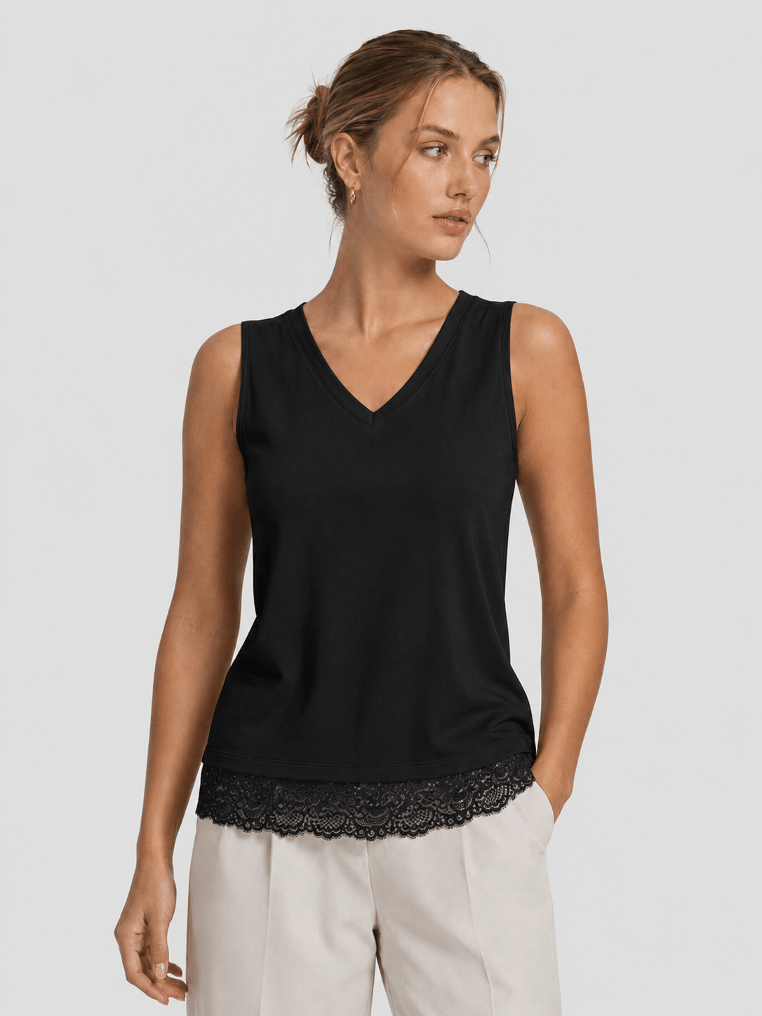 YUCOLEN Women's Lightweight Sleeveless Tank Top - Stretch Workout Shirt in Black