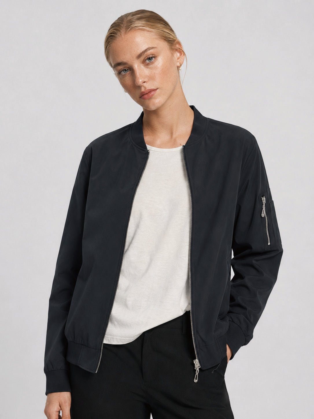 YUCOLEN Women's Lightweight Water Resistant Bomber Jacket 5-Pocket Utility Windbreaker in Black