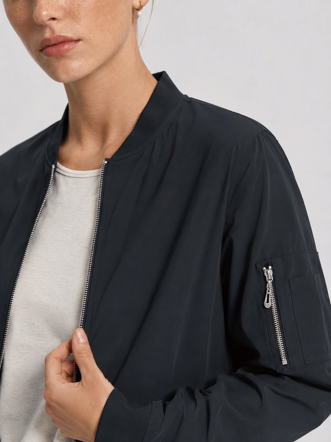 YUCOLEN Women's Lightweight Water Resistant Bomber Jacket 5-Pocket Utility Windbreaker in Black