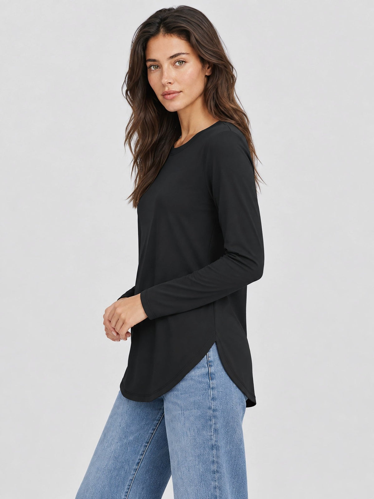 YUCOLEN Women's Long Sleeve Crewneck Tunic Top with Curved Hem in Black