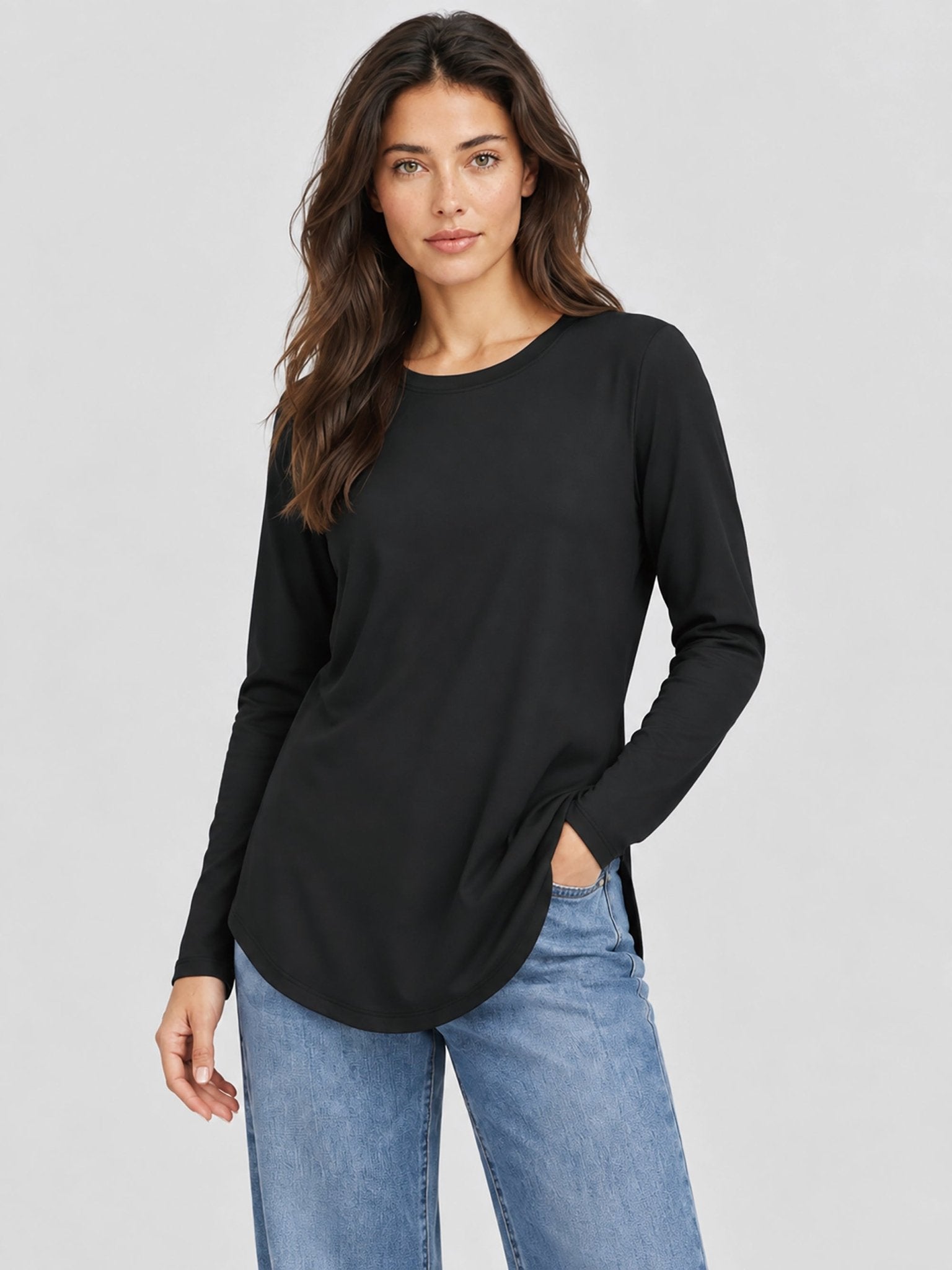 YUCOLEN Women's Long Sleeve Crewneck Tunic Top with Curved Hem in Black