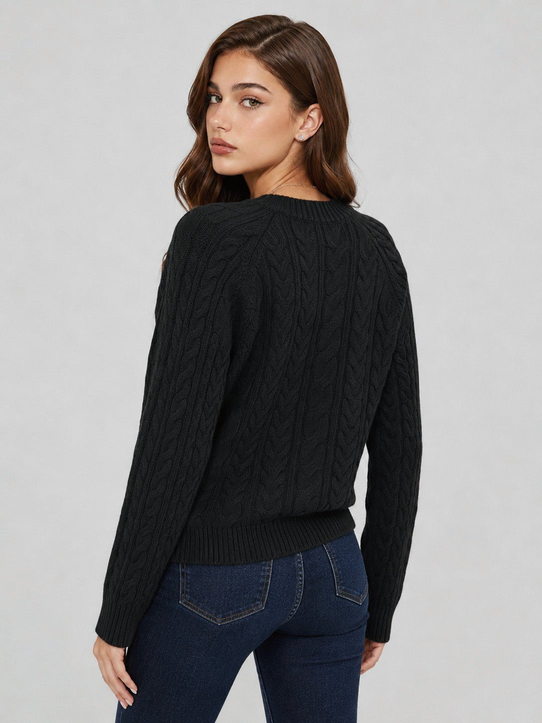 YUCOLEN Women's Oversized Cable Knit Sweater Soft Chunky Crew Neck Pullover Top in Black