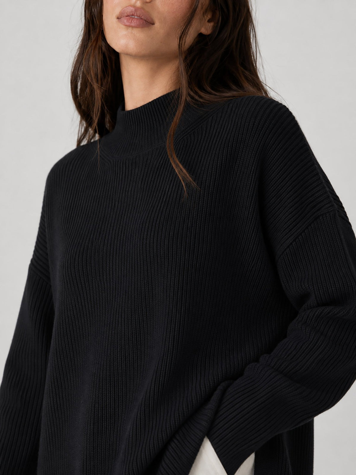 YUCOLEN Women's Oversized Ribbed Knit Turtleneck Pullover with Side Slit in Black