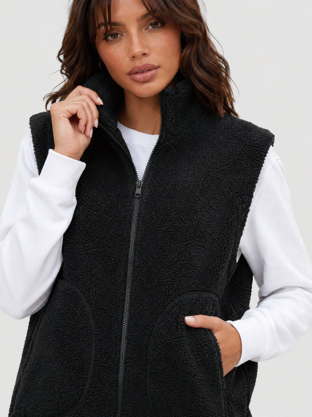 YUCOLEN Women's Sherpa Fleece Vest Fuzzy Zip Up Sleeveless Jacket with 4 Pockets in Black
