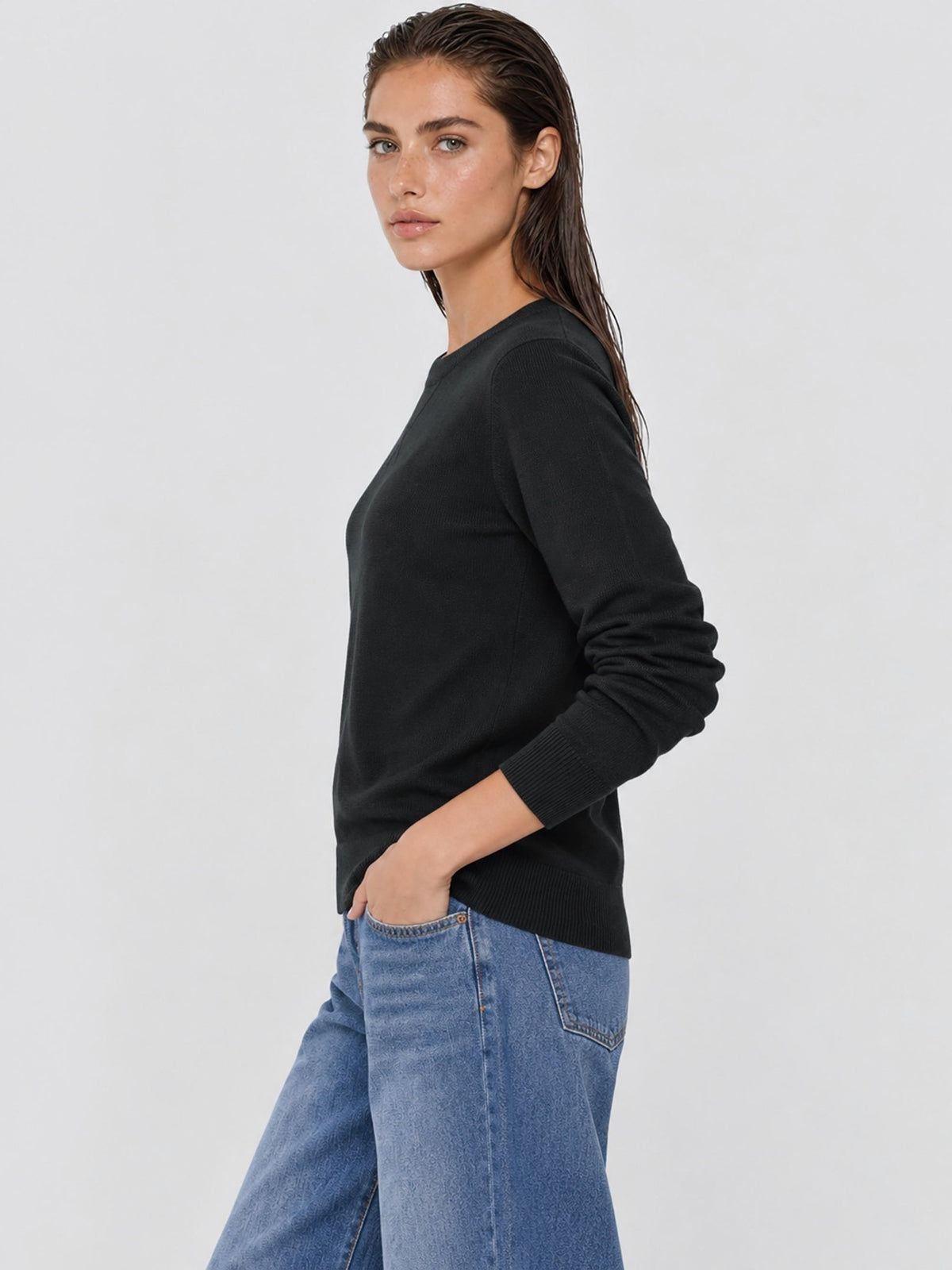 YUCOLEN Women's Soft Wool Blend Lightweight Crewneck Pullover Sweater in Black