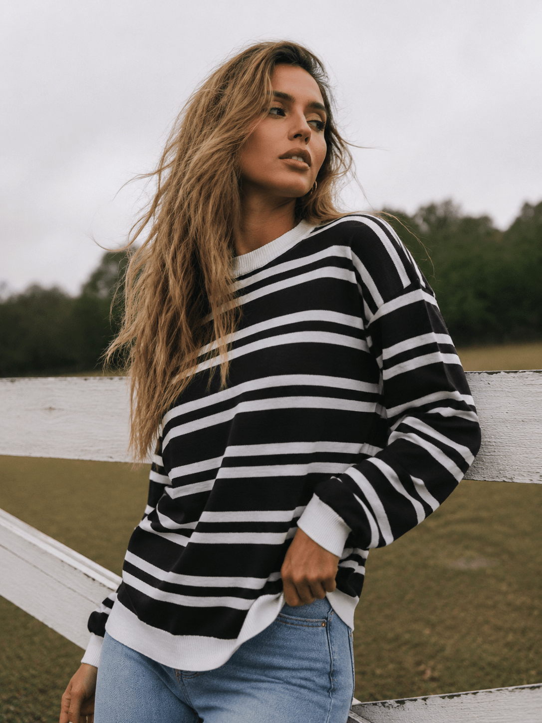 YUCOLEN Women's Striped Crewneck Sweater Soft Knit Casual Loose Fit Pullover for Fall Winter in Black