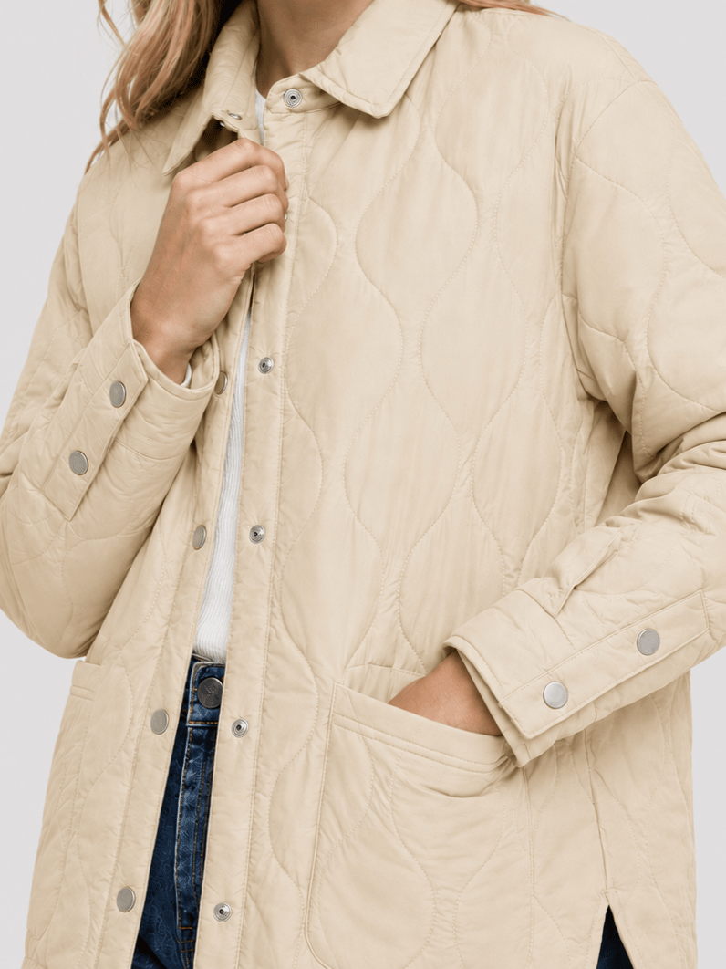 YUCOLEN Women's Water Ripple Quilted Shacket Lightweight Button Down Coat with Pockets in Champagne