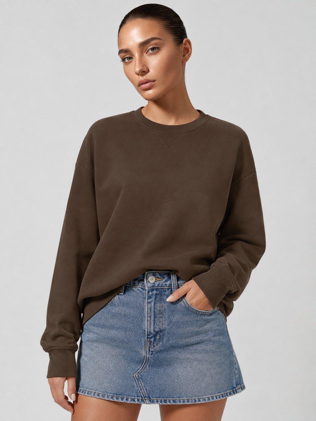YUCOLEN Women's Fleece Lined Crewneck Sweatshirt with Thumb Holes Loose Fit Pullover in Dark Brown