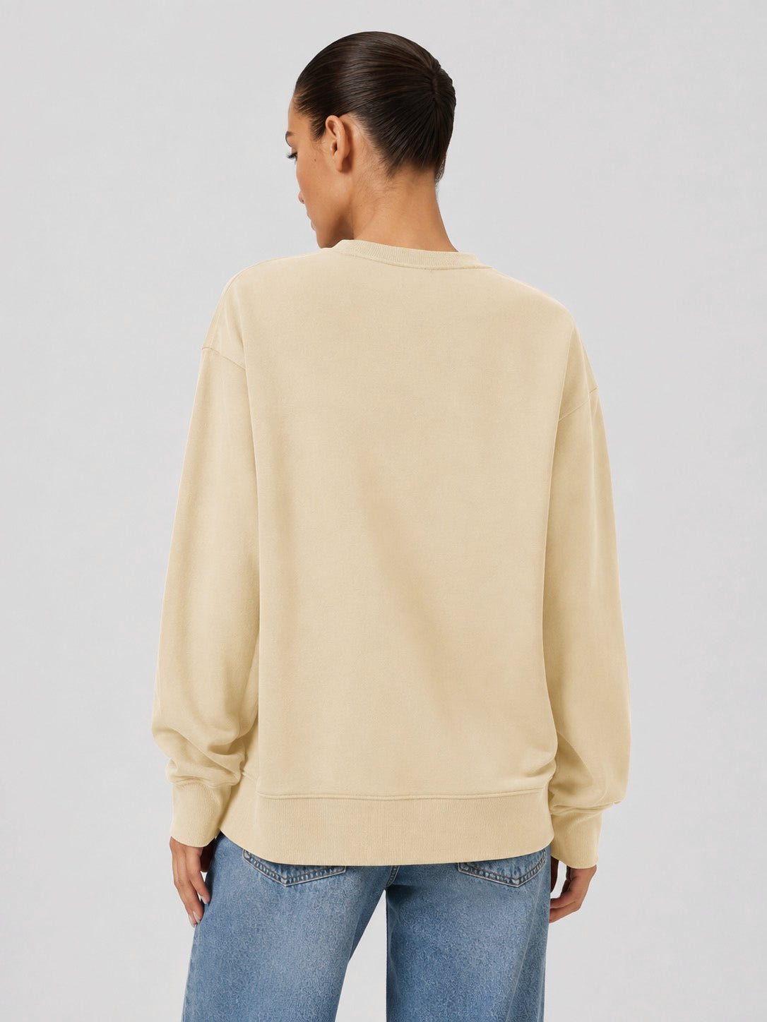 YUCOLEN Women's Fleece Lined Crewneck Sweatshirt with Thumb Holes Loose Fit Pullover in Light Apricot