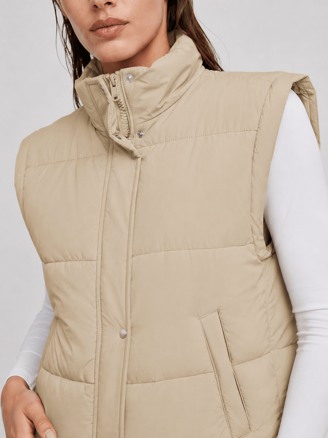 YUCOLEN Women's Cropped Puffer Vest Lightweight Windproof Insulated Gilet with Pockets in Light Champagne