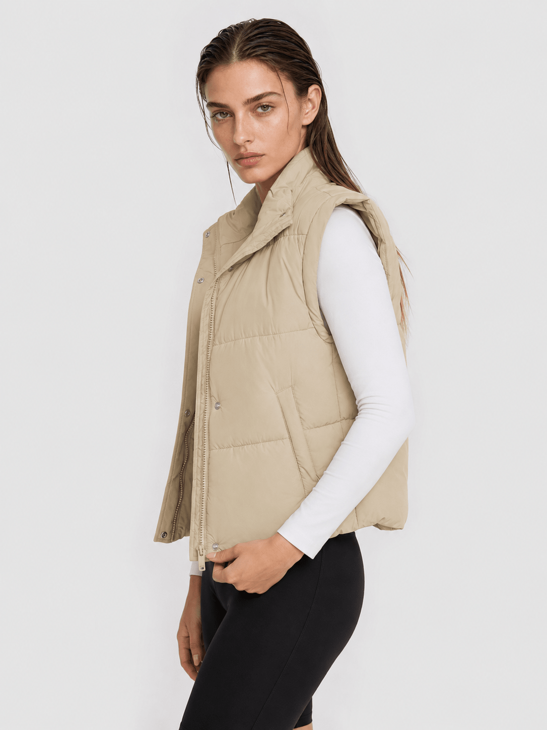 YUCOLEN Women's Cropped Puffer Vest Lightweight Windproof Insulated Gilet with Pockets in Light Champagne