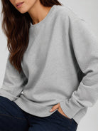 YUCOLEN Women's Fleece Lined Crewneck Sweatshirt with Thumb Holes Loose Fit Pullover in Light Grey