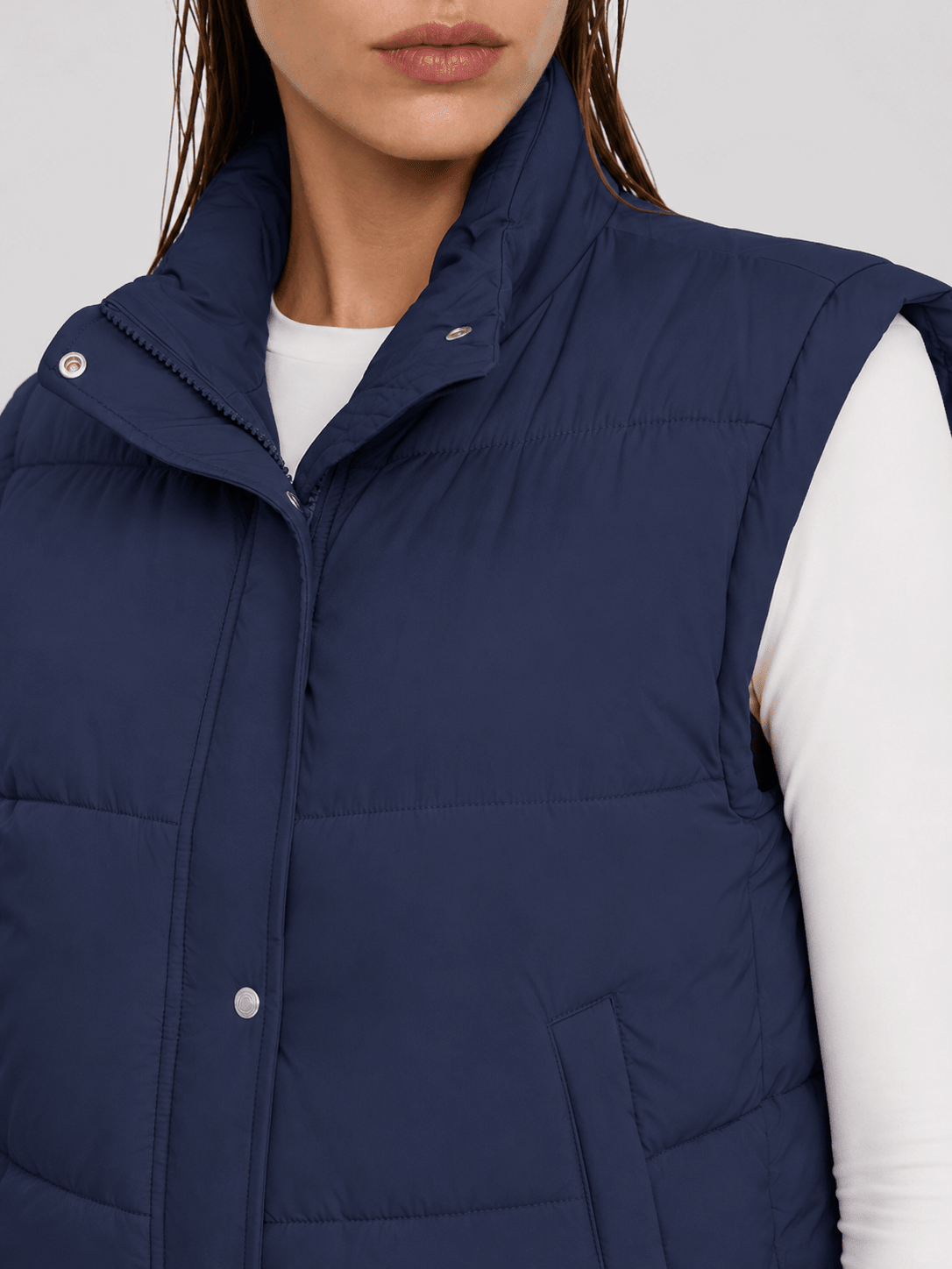 YUCOLEN Women's Cropped Puffer Vest Lightweight Windproof Insulated Gilet with Pockets in Navy