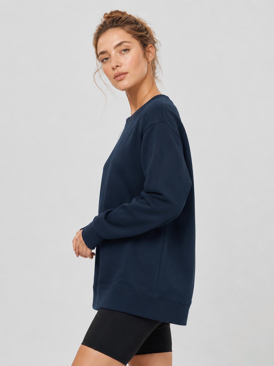 YUCOLEN Women's Fleece Lined Crewneck Sweatshirt with Thumb Holes Loose Fit Pullover in Navy
