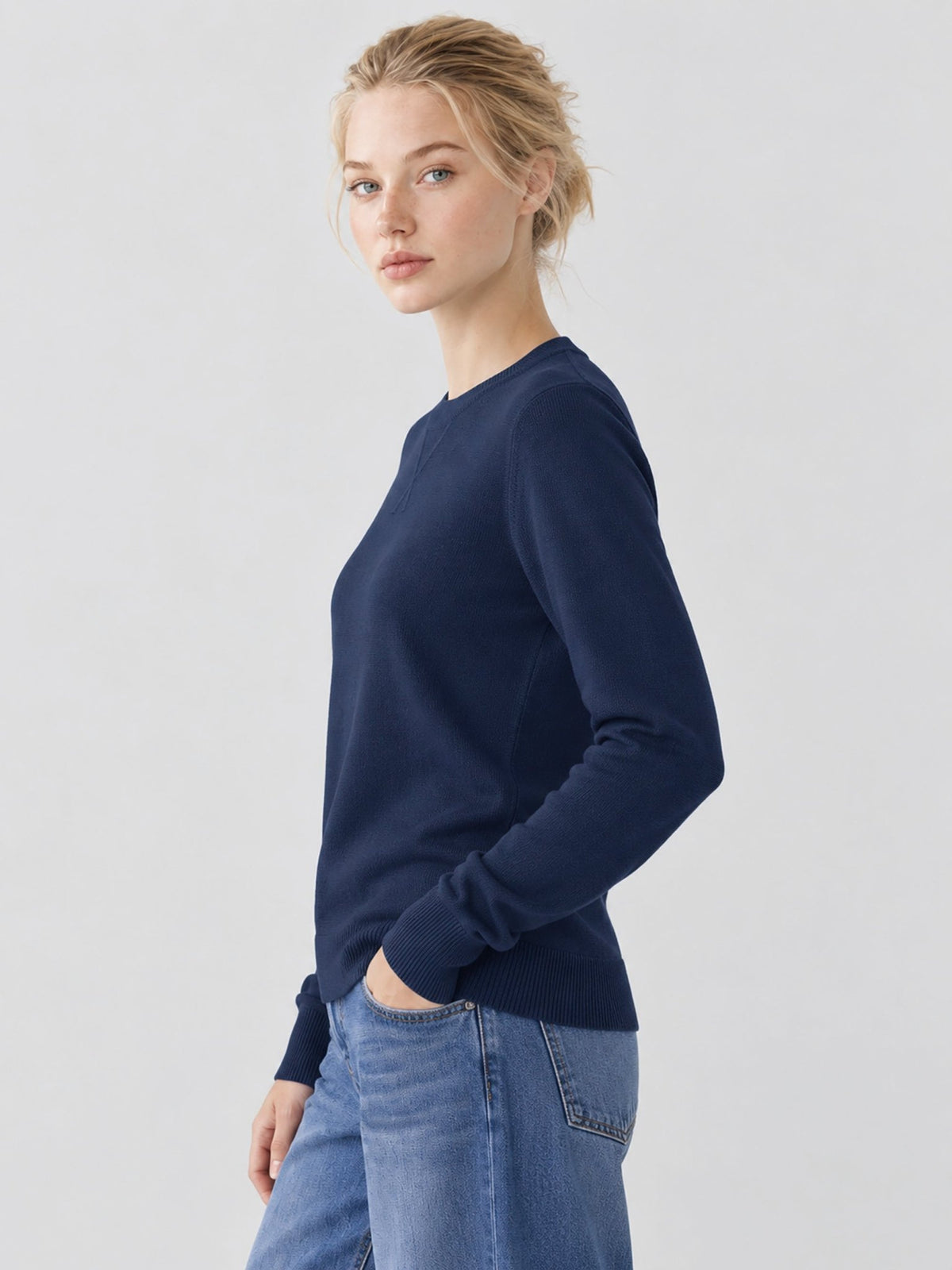 YUCOLEN Women's Soft Wool Blend Lightweight Crewneck Pullover Sweater in Navy