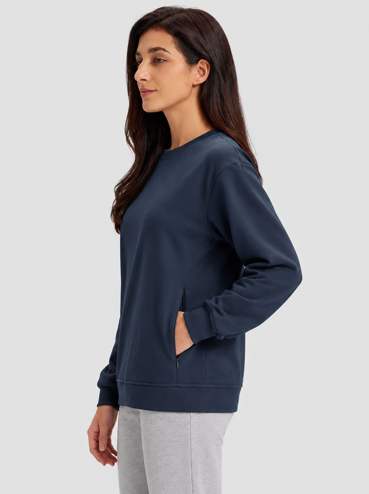 YUCOLEN Womens Warm Fleece Crewneck Sweatshirt with Zip Pockets in Navy