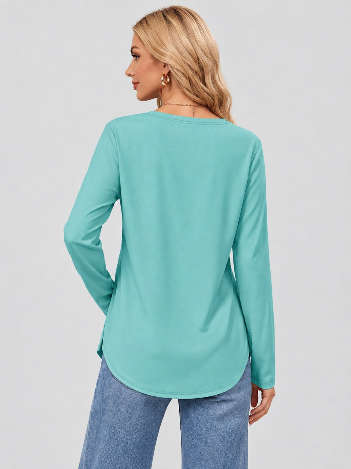 YUCOLEN Women's Long Sleeve Crewneck Tunic Top with Curved Hem in Pale Sage