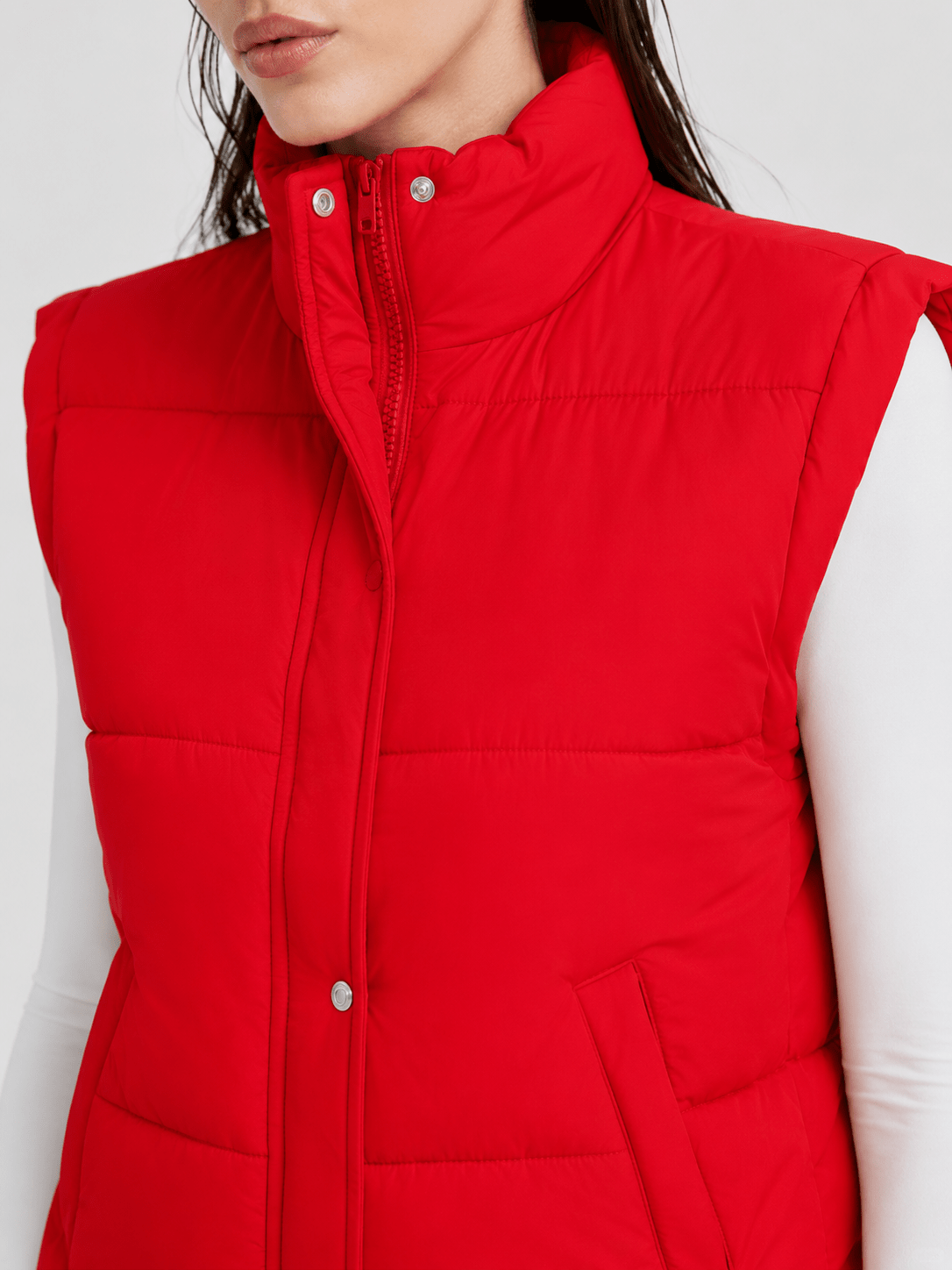 YUCOLEN Women's Cropped Puffer Vest Lightweight Windproof Insulated Gilet with Pockets in Tomato Red