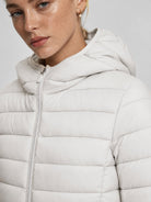 YUCOLEN Women Lightweight Hooded Jacket Water-Resistant Quilted Outdoor Coat in White
