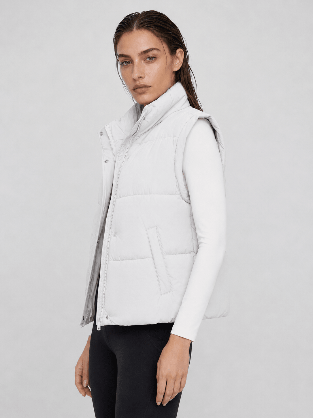YUCOLEN Women's Cropped Puffer Vest Lightweight Windproof Insulated Gilet with Pockets in White