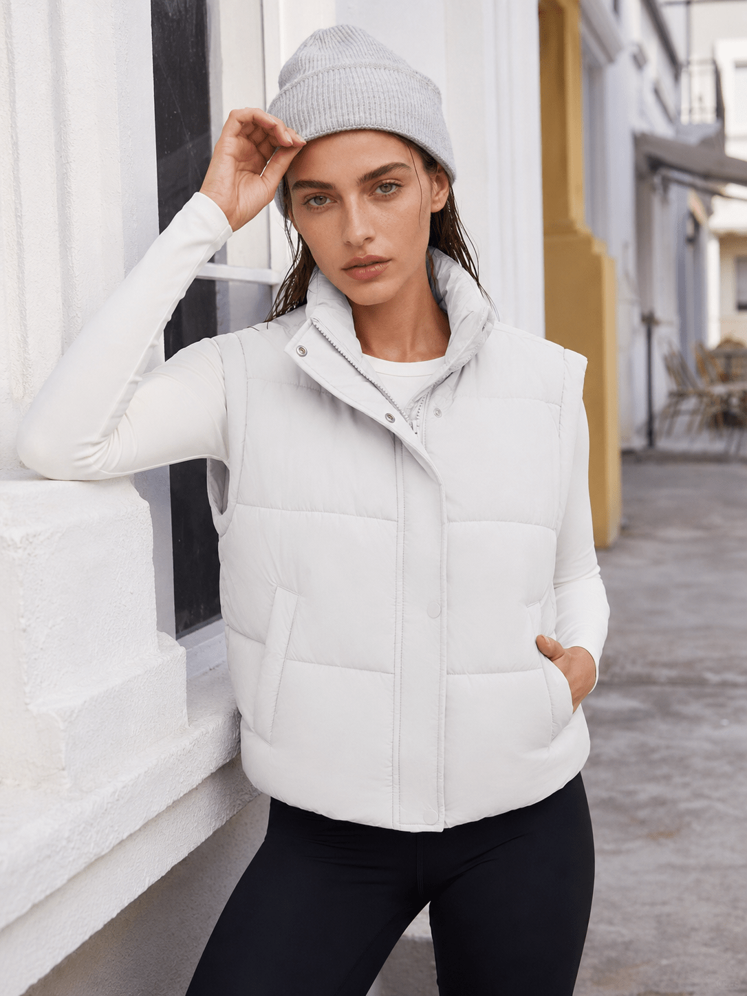 YUCOLEN Women's Cropped Puffer Vest Lightweight Windproof Insulated Gilet with Pockets in White