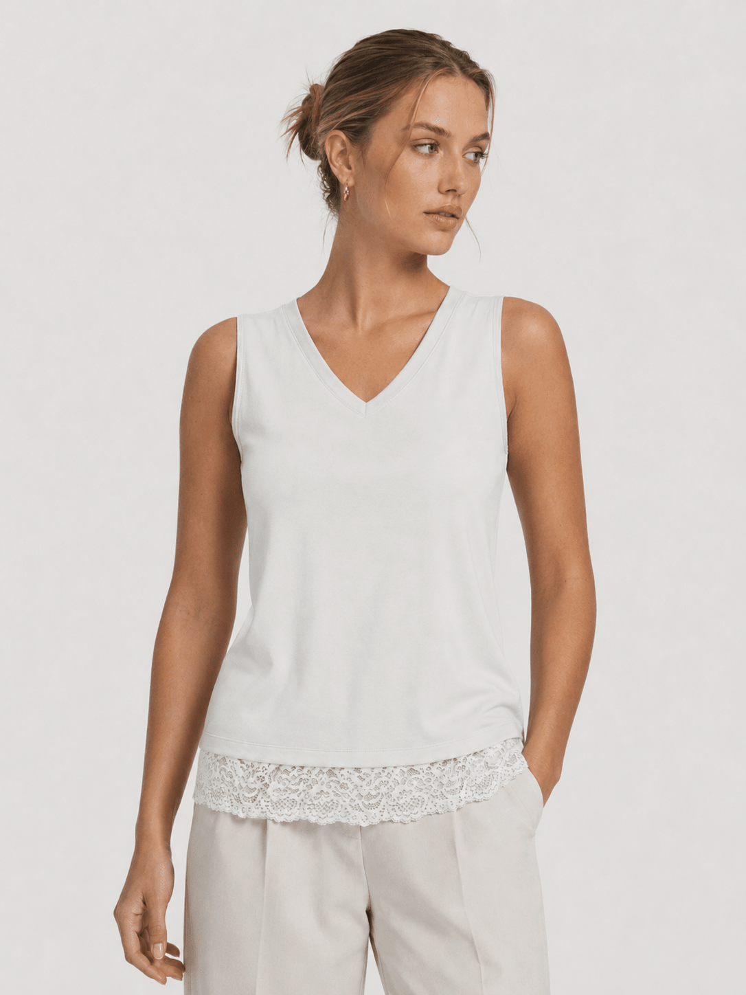 YUCOLEN Women's Lightweight Sleeveless Tank Top - Stretch Workout Shirt in White