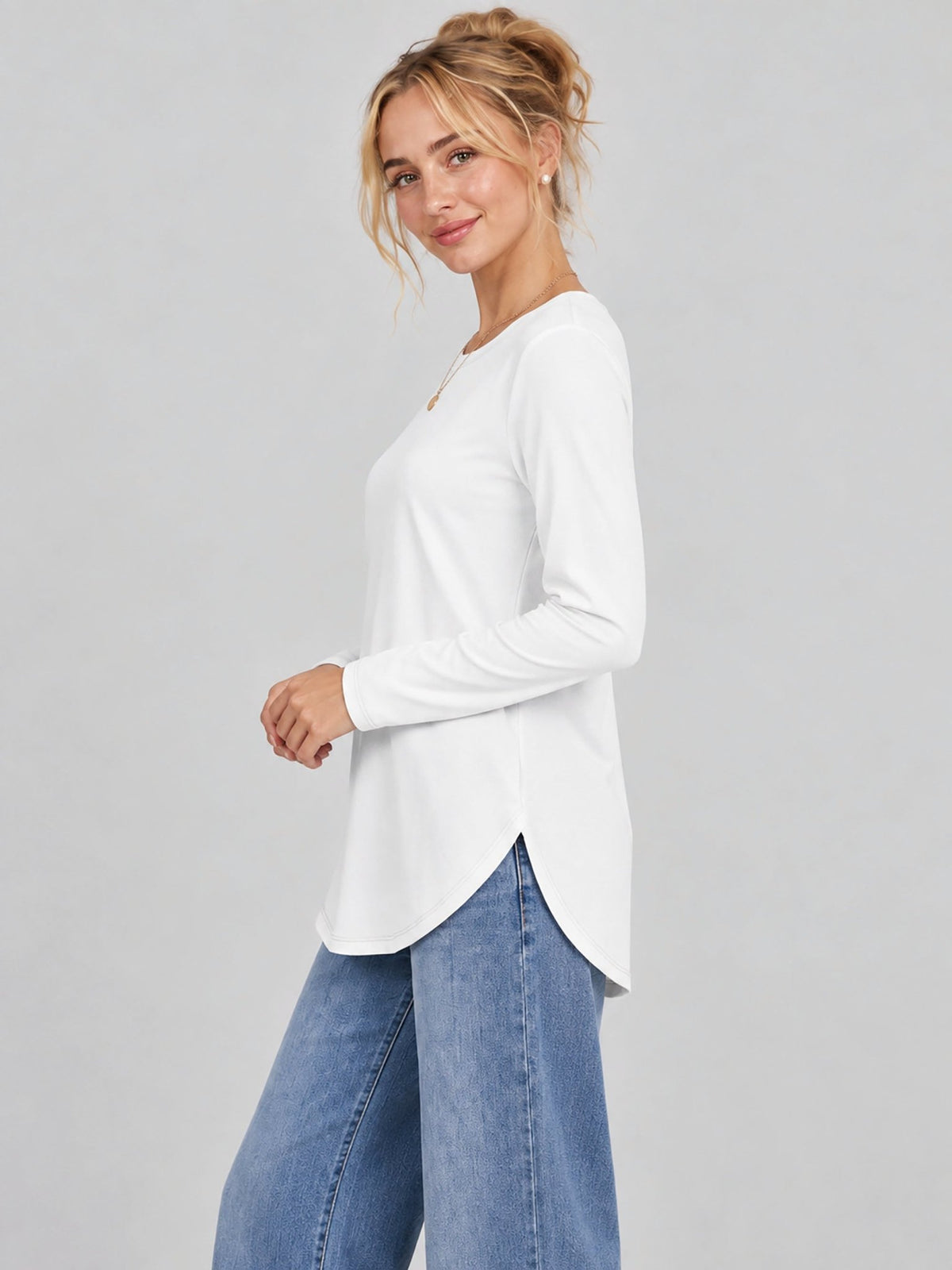 YUCOLEN Women's Long Sleeve Crewneck Tunic Top with Curved Hem in White