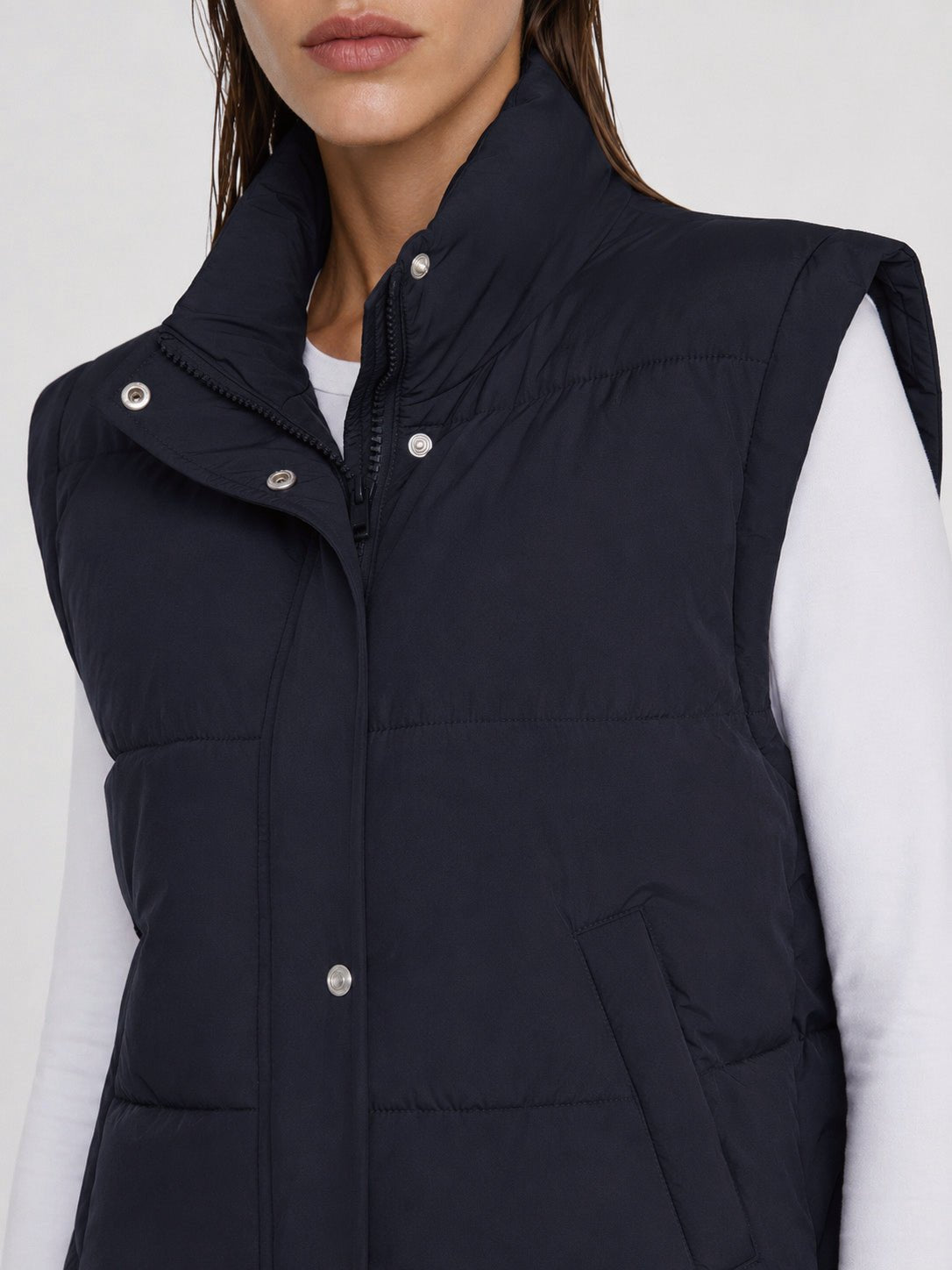YUCOLEN Women's Cropped Puffer Vest Lightweight Windproof Insulated Gilet with Pockets in Black
