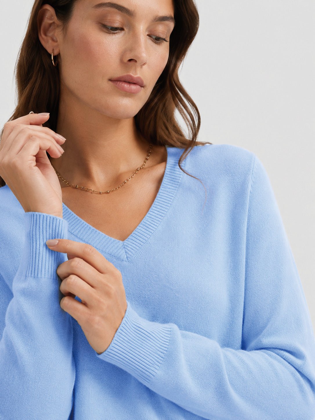 YUCOLEN Women's V Neck Lightweight Sweater Soft Artificial Wool Blend Pullover Top in Light Blue